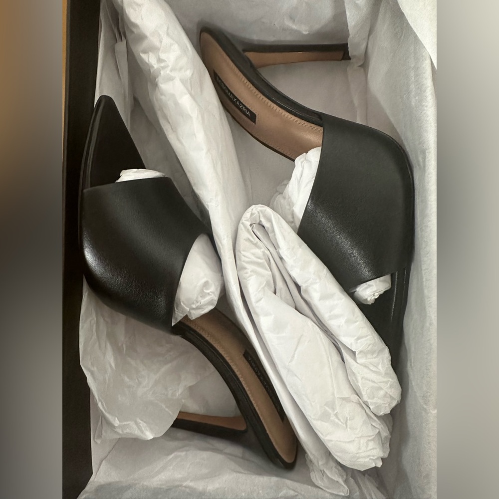 BCBGMAXAZRIA Women’s Dana Black Mule Heel - Picture 7 of 9